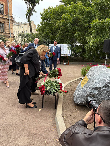 Members of the International Confederation of Theatre Unions honour the memory of Kirill Lavrov