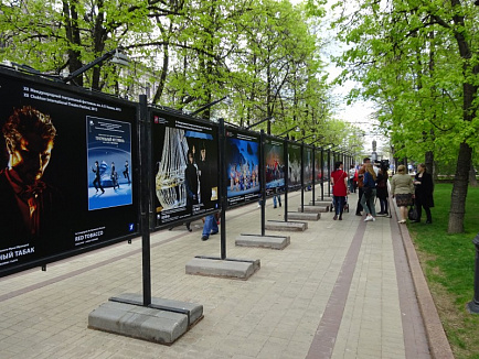 13 мая в 14:00 - открытие выставки Чеховского фестиваля на Цветном бульваре