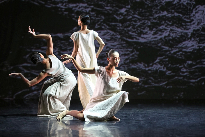 Cloud Gate Dance Theatre of Taiwan on tour in Russia
