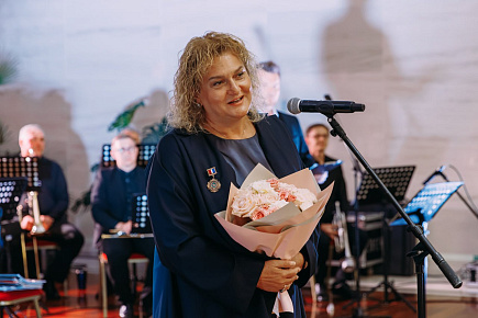  Карина Цатурова награждена медалью за вклад в культуру Приморья