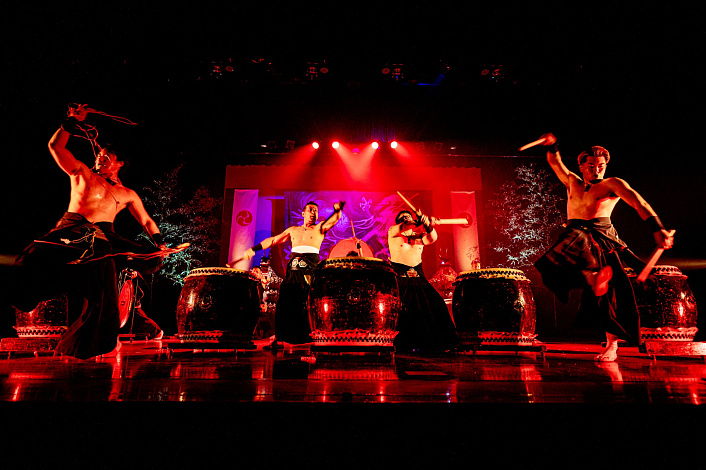 Выступление барабанщиков «Нобуси» (Япония)